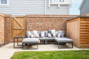 Design-Led Luxurious Townhouse Prime Location W Parking