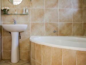 Beautiful 2 bedroom Apartment near Monte Casino