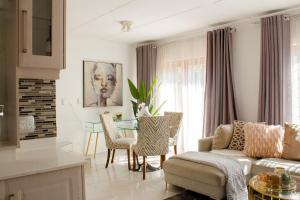 Beautiful 2 bedroom Apartment near Monte Casino