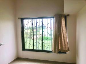 Cheerful 2 Bedroom Townhouse with village feel.