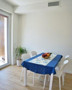 The Blue - lake city view modern apt near villa Olmo