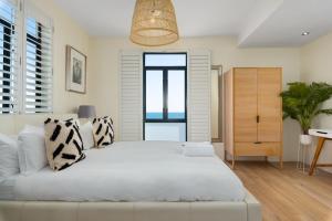 Apartment with Sea View room in Storeleigh Apartment by Propr