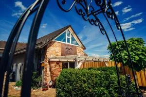 Altes Gewölbe mit Sauna und Whirlpool im Außenbereich - Klein Partwitz