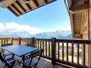 Appartement de standing sur les pistes avec parking, proche télésiège - FR-1-416-184