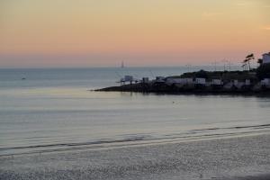 Hotels CERISE Royan - Le Grand Hotel de la Plage : photos des chambres