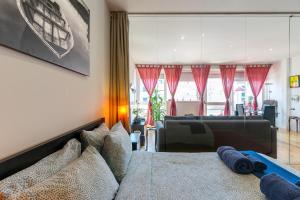 Sunny Oporto, Trindade Balcony