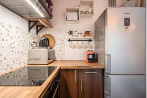 Green Lush Apartment