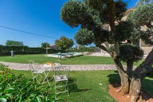 Apartment Mihael with pool and beautiful garden