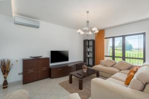 Apartment Mihael with pool and beautiful garden