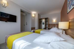 Hotels Best Western Plus Ajaccio Amiraute : Suite 2 Chambres avec Terrasse - Vue sur Mer