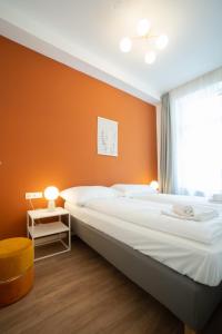 Spacious apartment with huge shared terrace and grill located between city centre and Donau river