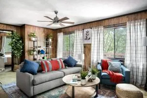 Hot Tub, Deck, Screened Porch, Fire Pit, & WiFi - Mathias