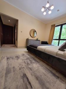 Luxury 3 Bedroom Apartment - DUBAI MALL 5 min Walk