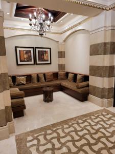 Luxury 3 Bedroom Apartment - DUBAI MALL 5 min Walk
