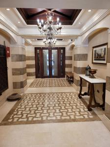 Luxury 3 Bedroom Apartment - DUBAI MALL 5 min Walk