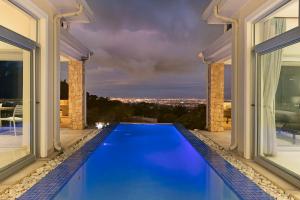 Luxury Serviced Mountain Villa in Constantia