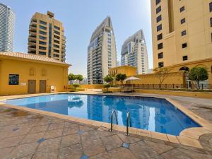 HiGuests - Amazing Sea Views from this 2BR Apt in JBR