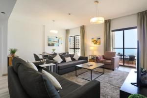 HiGuests - Amazing Sea Views from this 2BR Apt in JBR
