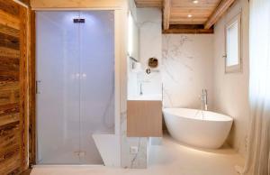 Chalets CHALET LES CERISES Jacuzzi, Sauna, Hammam, Cinema : photos des chambres