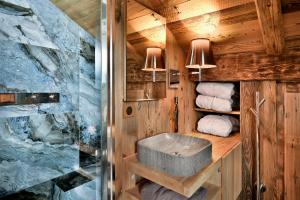 Chalets CHALET LES CERISES Jacuzzi, Sauna, Hammam, Cinema : photos des chambres