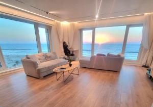 Amazing apart front Beach with Pool TLV