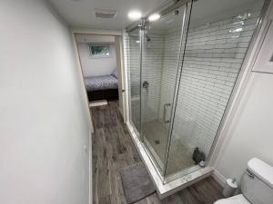 Adorable 1 Bedroom Suite With Kitchen Fireplace