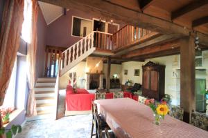 Maison spacieuse au cœur de Queyssac avec jardin