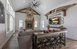 Cast Iron Moose by KABINO Hot Tub EV Charger Air Conditioning Fireplace Grill WiFi - Rea