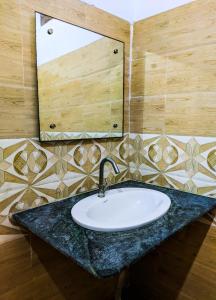 Hotel Goverdhan - Walking to Raja Ki Mandi Railway and 3km from ISBT