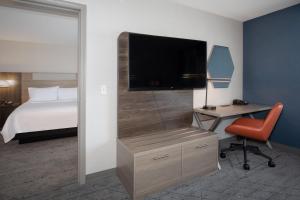 Queen Suite with Two Queen Beds room in Holiday Inn Express Hotel & Suites Grand Junction an IHG Hotel