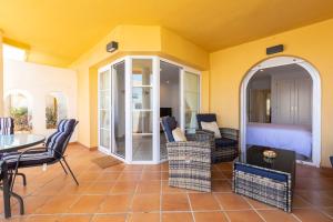 Great views, large terrace & walking distance