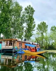 H.B.victoria Garden - Rainawādi