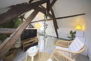 Mon Rêve - By BEST KEYS - Loft Cosy & Charme Authentique - Poutres Apparentes - Centre Ville - Netflix & WiFi Fibre - Smart TV - Machine à Café Nespresso - Check-in Autonome - Parking Facile & Gratuit