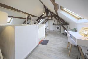 Mon Rêve - By BEST KEYS - Loft Cosy & Charme Authentique - Poutres Apparentes - Centre Ville - Netflix & WiFi Fibre - Smart TV - Machine à Café Nespresso - Check-in Autonome - Parking Facile & Gratuit