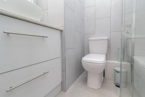 Beach View @ Brookes Hill Suiters