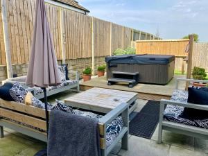 Holly House - Executive Rural Home with Jacuzzi