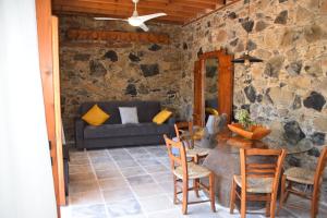 Konatzin tou Massou by Raise