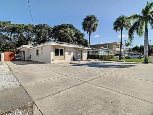 STEPS FROM THE BEACH, BEST LOCATION, 2 BDRM 2 BTH