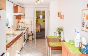 Nice Apartment In Ostrda With Kitchen
