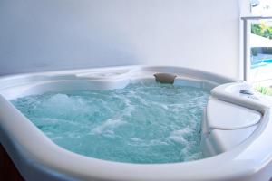 Three A Airlie Seaviews, Pool, Private Spa