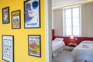 The Loft - Superb 2 bedrooms on top floor with terrace - 10min to Palais & Beach!