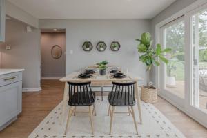 Modern Boho house in Lombard 7 min to Metra