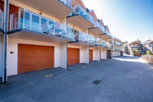 Lakeside Living - 1 Bedroom Alpine Apartment