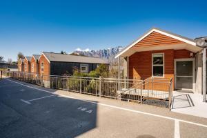 Lakeside Living - 1 Bedroom Alpine Apartment