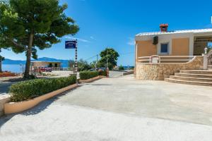 Apartments with a parking space Gradac, Makarska - 5198