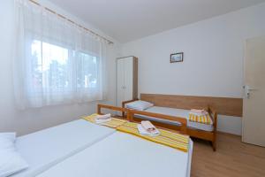 Apartments with parking space Gradac, Makarska - 5198
