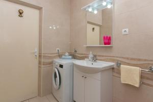 Apartments with parking space Gradac, Makarska - 5198