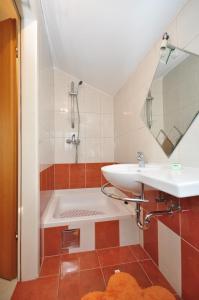 Apartments by the sea Vela Luka, Korcula - 9243