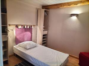 Maisons de vacances Gite Vieilles-Maisons-sur-Joudry, 7 pieces, 7 personnes - FR-1-590-88 : Maison de Vacances (7 Adultes)