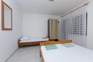 Apartments with parking space Gradac, Makarska - 14708